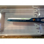 Jaguar Pastall Plus "Lagoon" 5" 40 tooth White Line Comfort class thinner or texturing scissor.